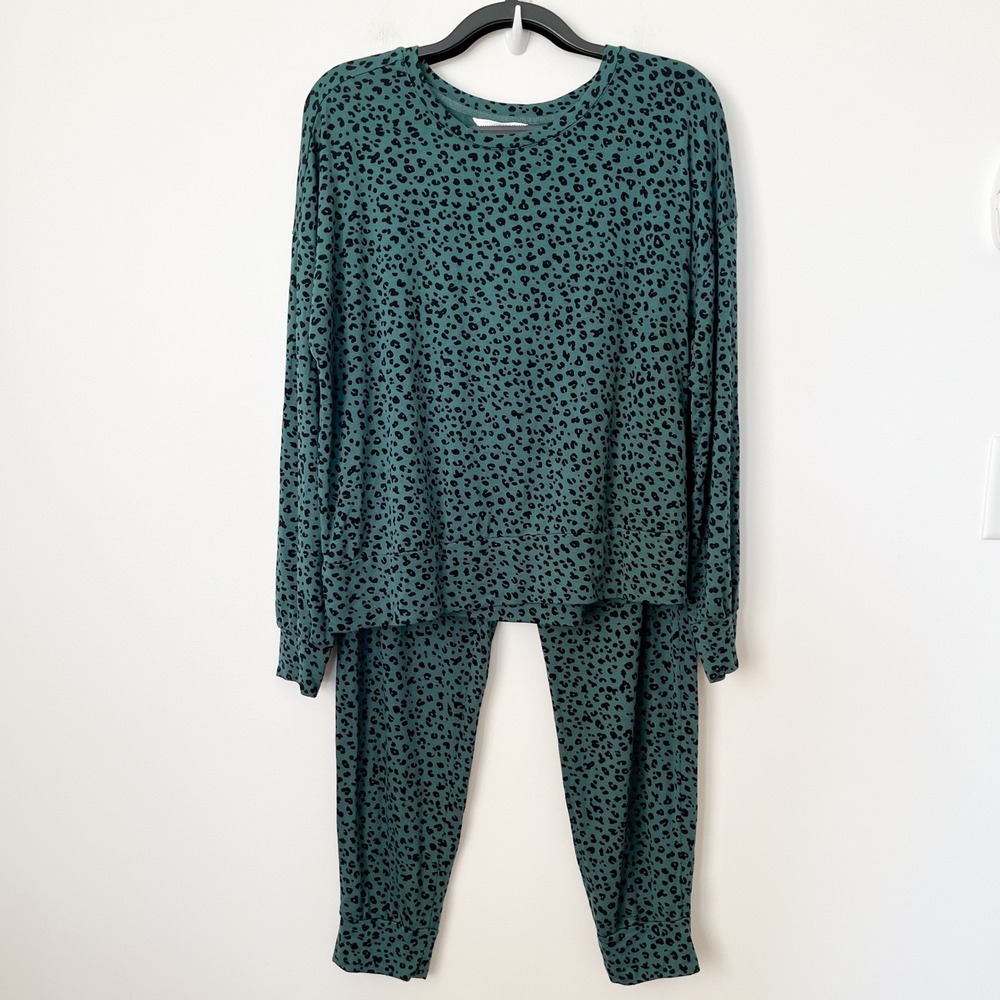 Soma Wknd 2 Piece Leopard Animal Print Pajama Set Green Womens Large